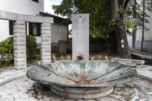 Spomenik padlim domačinom v Bazovici