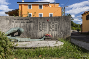 Spomenik padlim v Korošcih