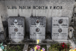 Spomenik padlim v NOB na pokopališču v Mačkoljah