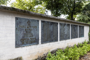 Spomenik padlim z Opčin, Banov, Ferlugov in Piščancev