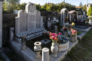 Spomenik padlim domačinom na proseškem pokopališču