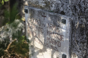Spomenik padlim na pokopališču v Trebčah