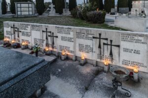 Partizanska kostnica na pokopališču v Gorici