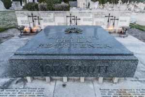 Partizanska kostnica na pokopališču v Gorici