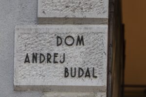 Spominska plošča v domu Andreja Budala v Štandrežu